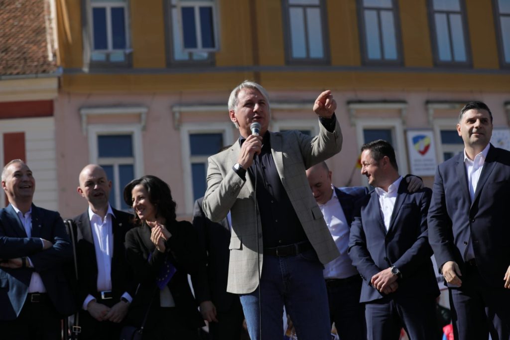 Victor Ponta, candidat la Președinția României, și Eugen Teodorovici: „Un sistem de apărare modern” 15 Victor Ponta, candidat la Președinția României, și Eugen Teodorovici: „Un sistem de apărare modern”