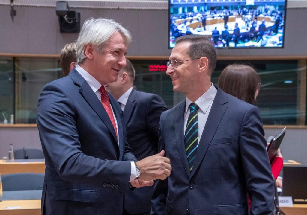 Victor Ponta, candidat la Președinția României: „Sprijin pentru economie prin combaterea evaziunii”, alături de Eugen Teodorovici 14 Victor Ponta, candidat la Președinția României: „Sprijin pentru economie prin combaterea evaziunii”, alături de Eugen Teodorovici